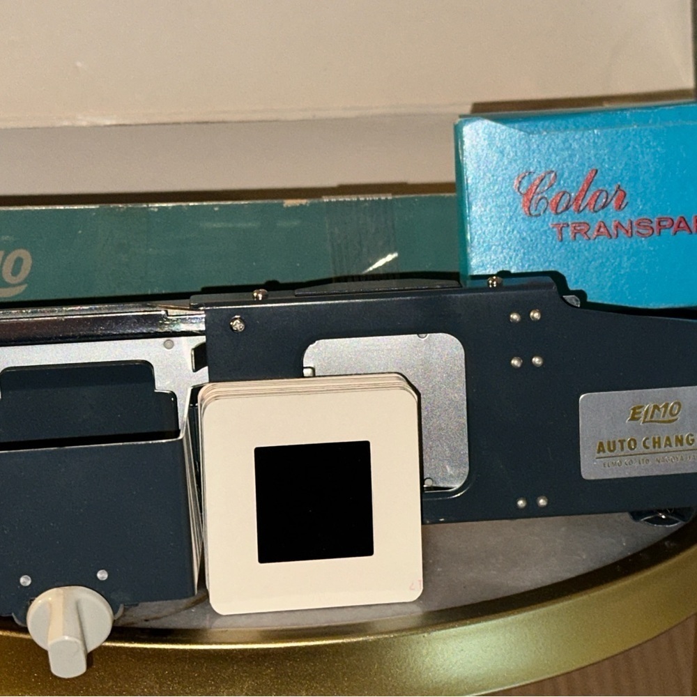 Elmo Auto Changer Slide Projector & Color Transparencies - Picture 4 of 9